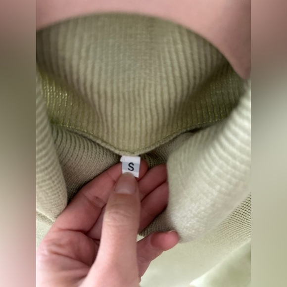 Amazon green pea color sweater, size small. Never worn - Picture 3 of 10